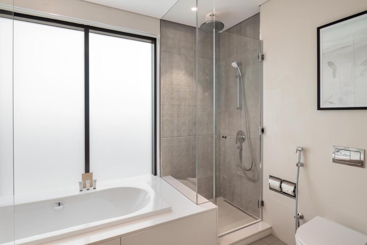 Palace Beach Resort פוג'יירה מראה חיצוני תמונה A shower enclosure