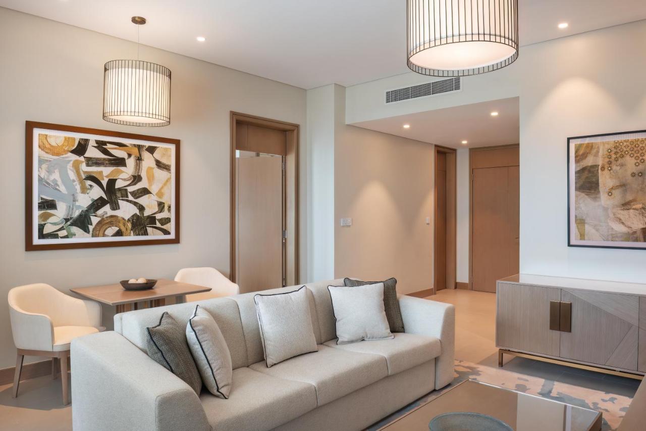 Palace Beach Resort פוג'יירה מראה חיצוני תמונה A living room at the Ritz-Carlton, DIFC
